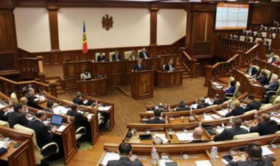 Парламент возвращается к работе