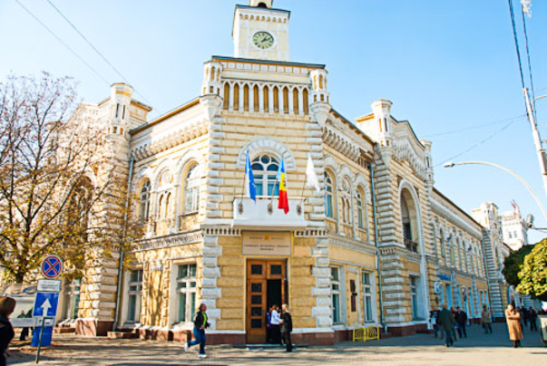 Мунсоветники говорят о своей честности, а на деле слишком часто оказываются