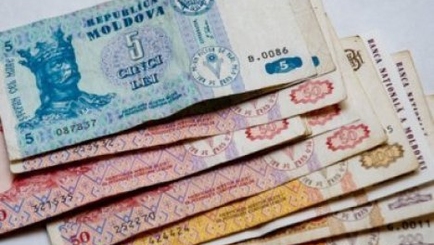 Пенсионеры начали получать материальную помощь к зимним праздникам
