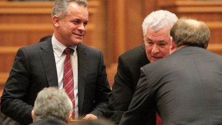 Имеет ли право «коммунист» Владимир Воронин  «бросить  камень»   в  «демократа»   Влада  Плахотнюка?