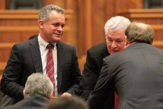 Имеет ли право «коммунист» Владимир Воронин  «бросить  камень»   в  «демократа»   Влада  Плахотнюка?