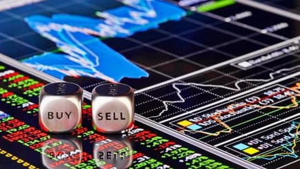 Минфин торгует облигациями
