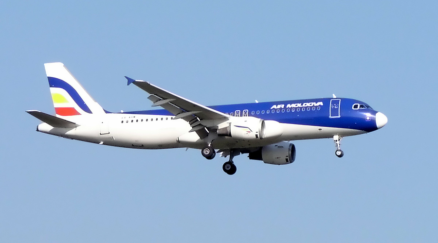 Самолёт Air Moldova прeрвал полёт