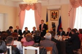 Влад  Филат  встретился в Москве  с  молдавской диаспорой