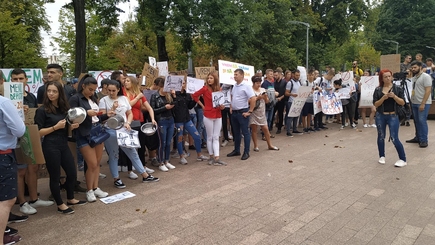 Представители HoReCa провели протест перед зданием парламента Молдовы