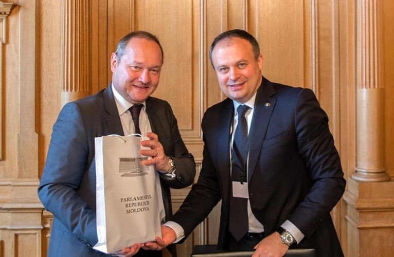 Глава парламента Молдовы побывал в Швейцарии