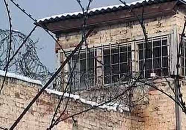 Надзиратель колонии N9 в поселке Прункул задержан в момент получения взятки