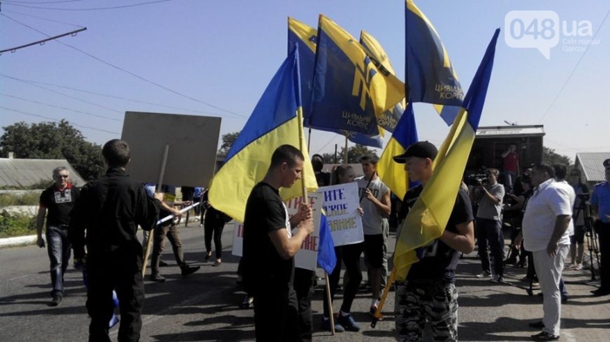 Одесситы заблокировали главную дорогу в Приднестровье