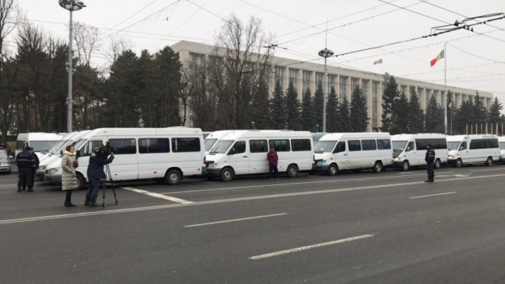 В Молдове парализовано междугородное сообщение: пассажиры не могут уехать с вокзалов