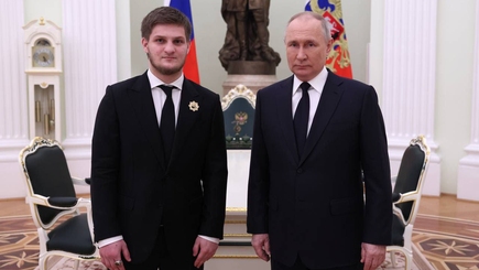 Путил отложил все дела. Важная встреча.