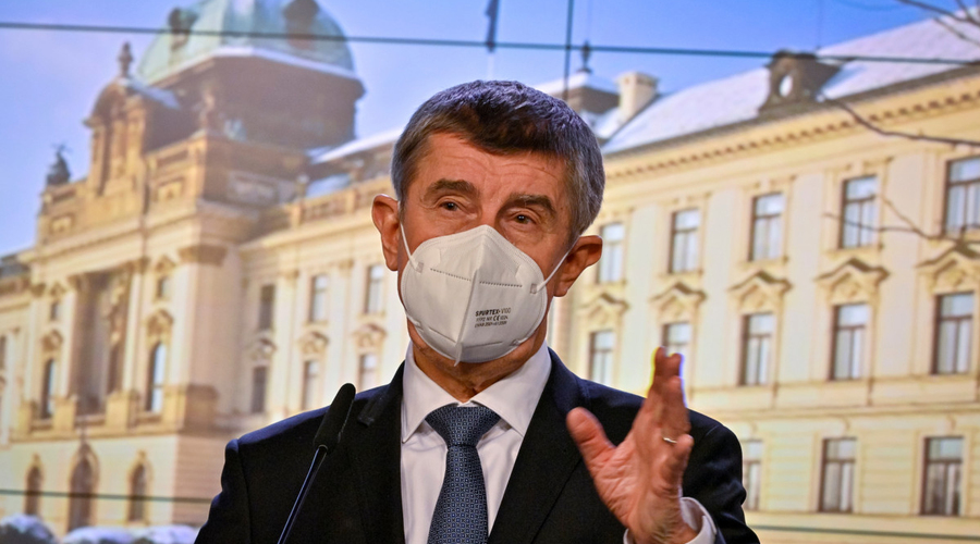 Премьер Чехии поспорил с президентом о двух версиях взрыва во Врбетице