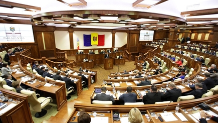 Парламент примет отставку Додону