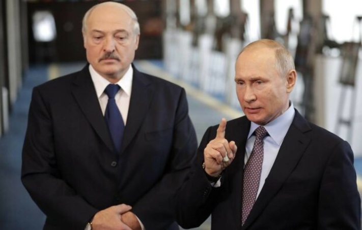 Как Путин пытается превратить Беларусь в «непотопляемый авианосец» России