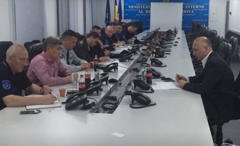 Правительство собралось на срочное заседание