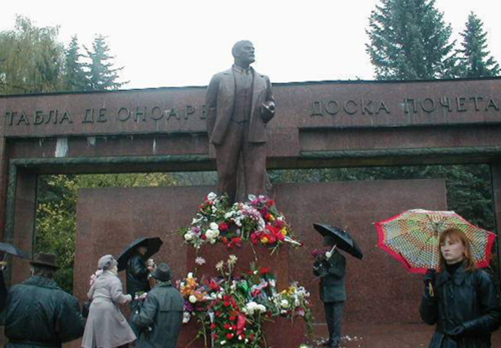 Нельзя допустить  сноса памятника Ленину