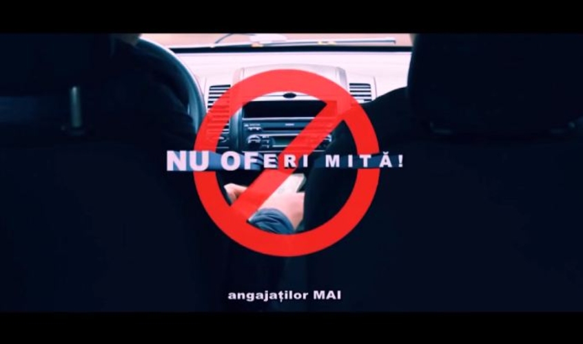 Офицера полиции задержали в момент получения взятки