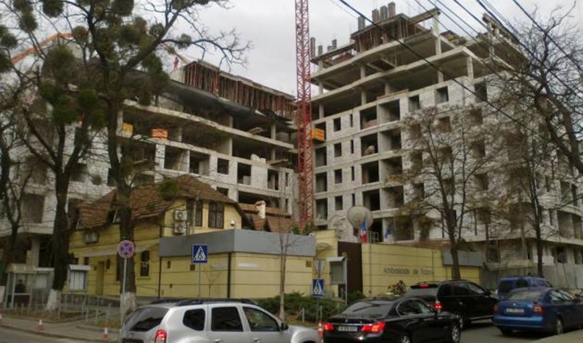 Официально! Посольство Франции в Молдове не закрывается