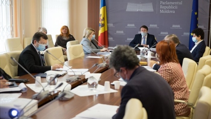 Парламентская комиссия обсудила концессию аэропорта Кишинева