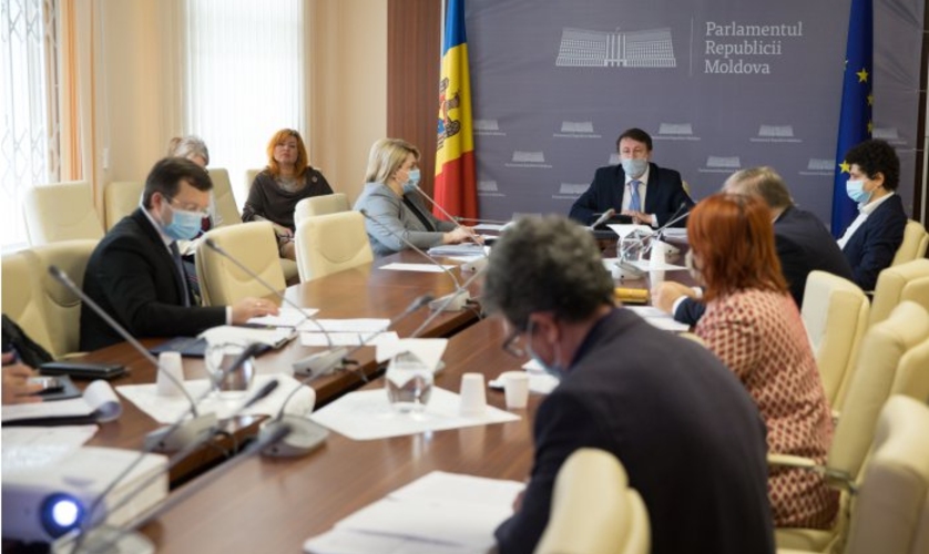 Парламентская комиссия обсудила концессию аэропорта Кишинева