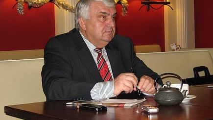 Серафим Урекян сосредотачивается...