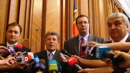 Альянс обещает распустить парламент