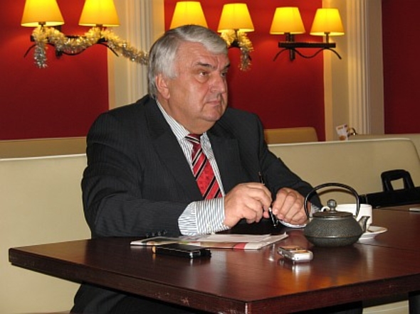 Серафим Урекян сосредотачивается...