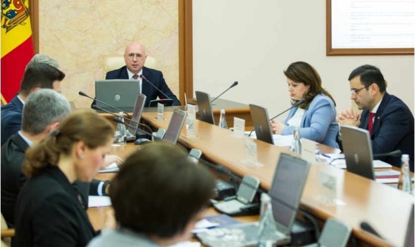 Кабмин принял решение проиндексировать с 1 апреля 2018 года пенсии на 6,6%