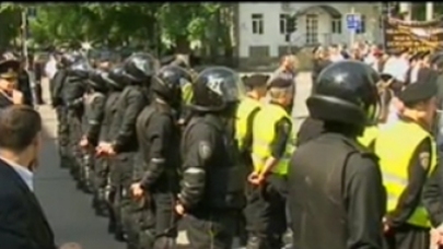 У Дворца республики проходит митинг протеста