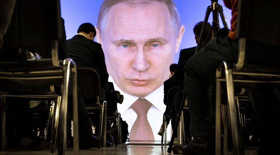 Путин назвал интернет угрозой для общества