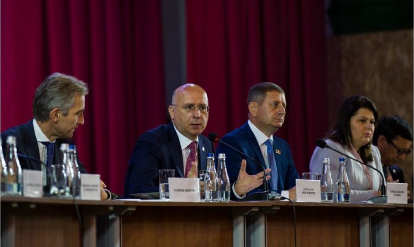Премьер-министр Республики Молдова Павел Филип и весь состав кабмина отправились сегодня в Стрэшень