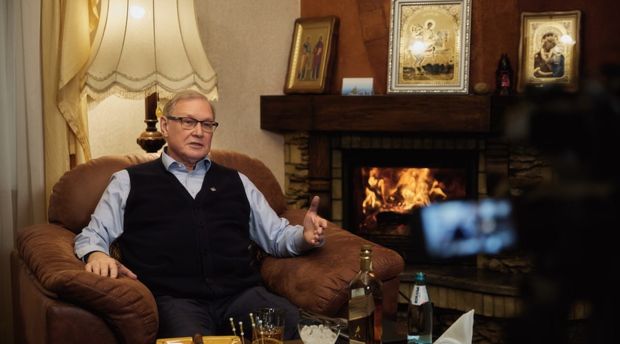 Посол, виски и иконы