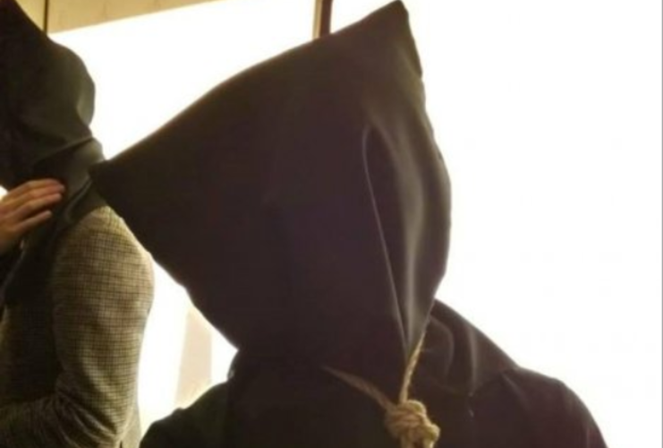 На учеников столичного лицея надели мешки и веревки для акции протеста. Родители возмущены