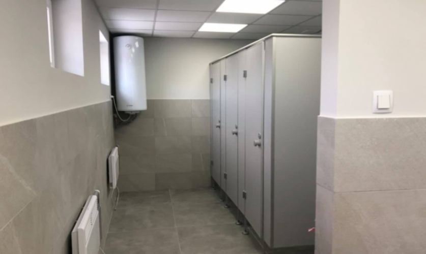 Vama Leușeni are, în sfârșit, VECEURI DECENTE: Noile blocuri sanitare, date în exploatare