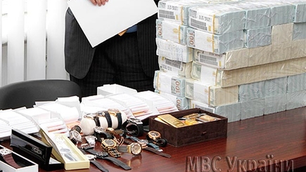 В квартире экс-министра энергетики Украины нашли 42 кг золота и $4,8 млн