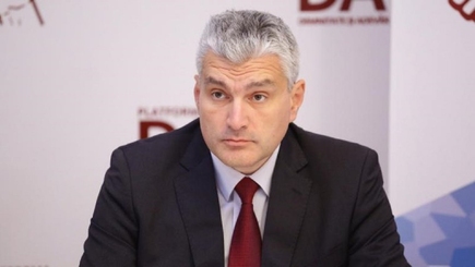 Слусарь возмущен: 