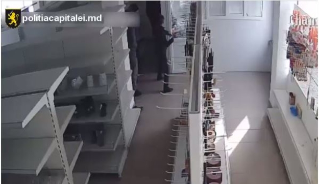 Видео нападения на офис в Ставченах