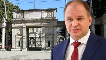 Когда коту делать нечего, он себе лижет гениталии
