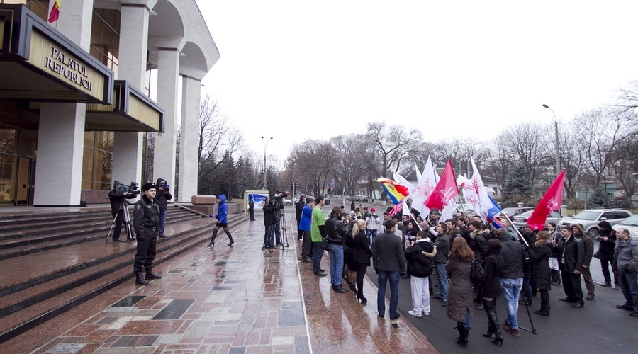 «Молодая Гвардия» ратует за отставку спикера Парламента
