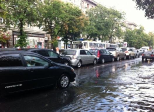 Дождь в Кишиневе. Это второе по опасности стихийное бедствие после Киртоакэ...