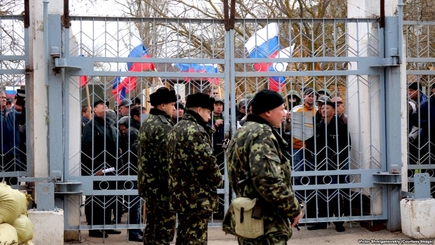 «Живые щиты» Путина: грозит ли трибунал за блокирование украинских военных в Крыму
