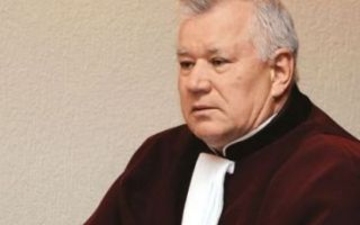ПКРМ требует снять мандат с судьи Конституционного суда Виктора Пушкаш