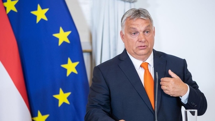 В.Орбан пытается усидеть на двух стульях: политические кульбиты венгерского премьера