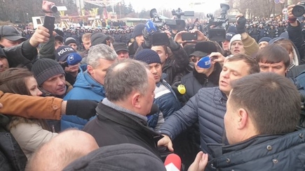 Нэстасе не пропустил Додона через Площадь