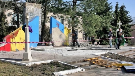 Реставрация или снос  памятника советским воинам в Яловенах?