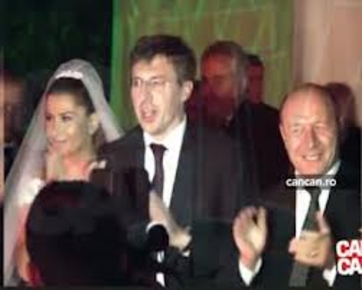 Дорин Киртоакэ на подтанцовках у Еуджена Томак