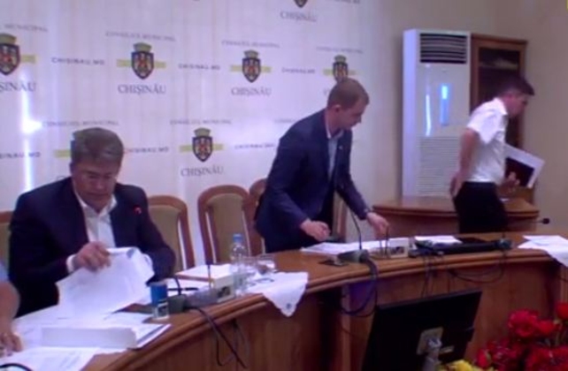 Попытка организовать референдум об отставке Киртоакэ провалилась.