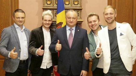 Президент РМ Игорь Додон вручил группе SunStroke Project высшие государственные награды