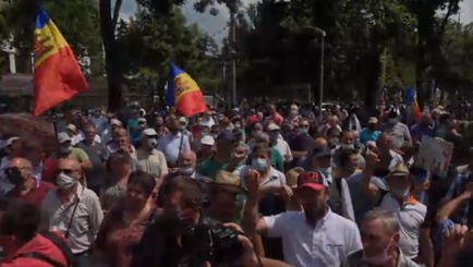 Протест перед зданием Парламента Молдовы  (прямая трансляция)