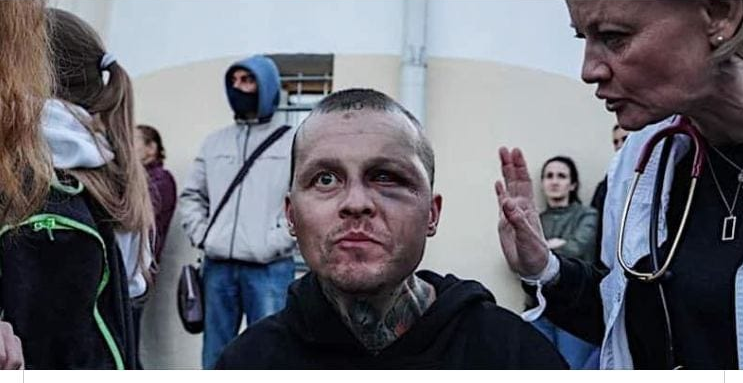 «Люди лежали живым ковром в лужах крови»
