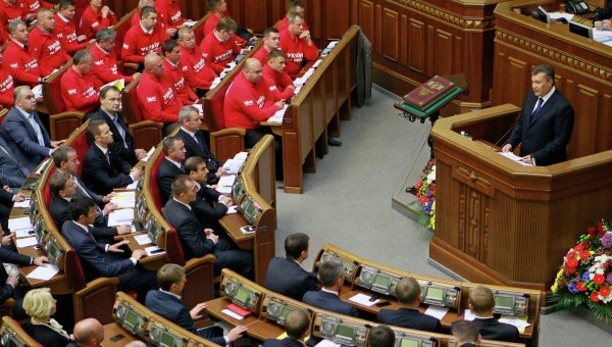 Безосновательно противопоставлять ТС и ЕС, считает президент Украины